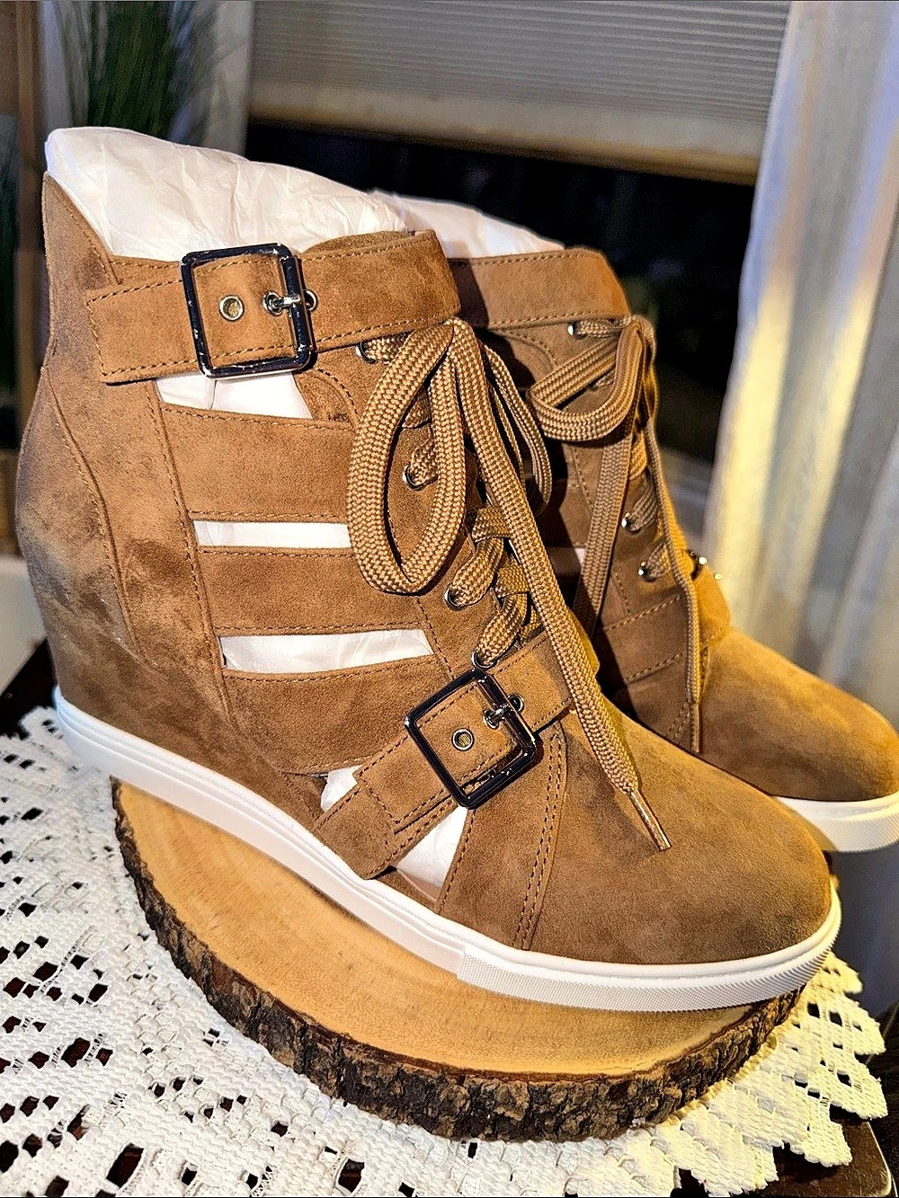 Linea Paolo FAVE-L Tan Suede Hidden Wedge Sneaker Booties Women’s 9 NEW IN BOX